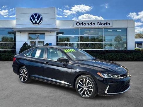 Used 2025 Volkswagen Jetta SE FWD image 1