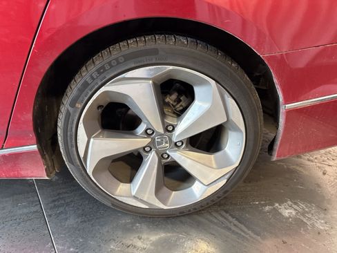 Used 2018 Honda Accord Touring image 16