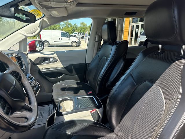 Used 2018 Chrysler Pacifica Limited FWD image 12