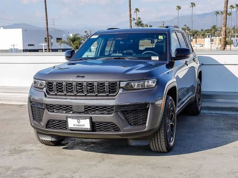 New 2026 Jeep Grand Cherokee Altitude image 4