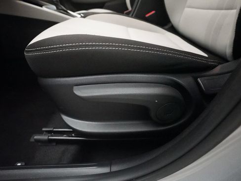 Used 2025 Hyundai Venue SEL FWD image 28