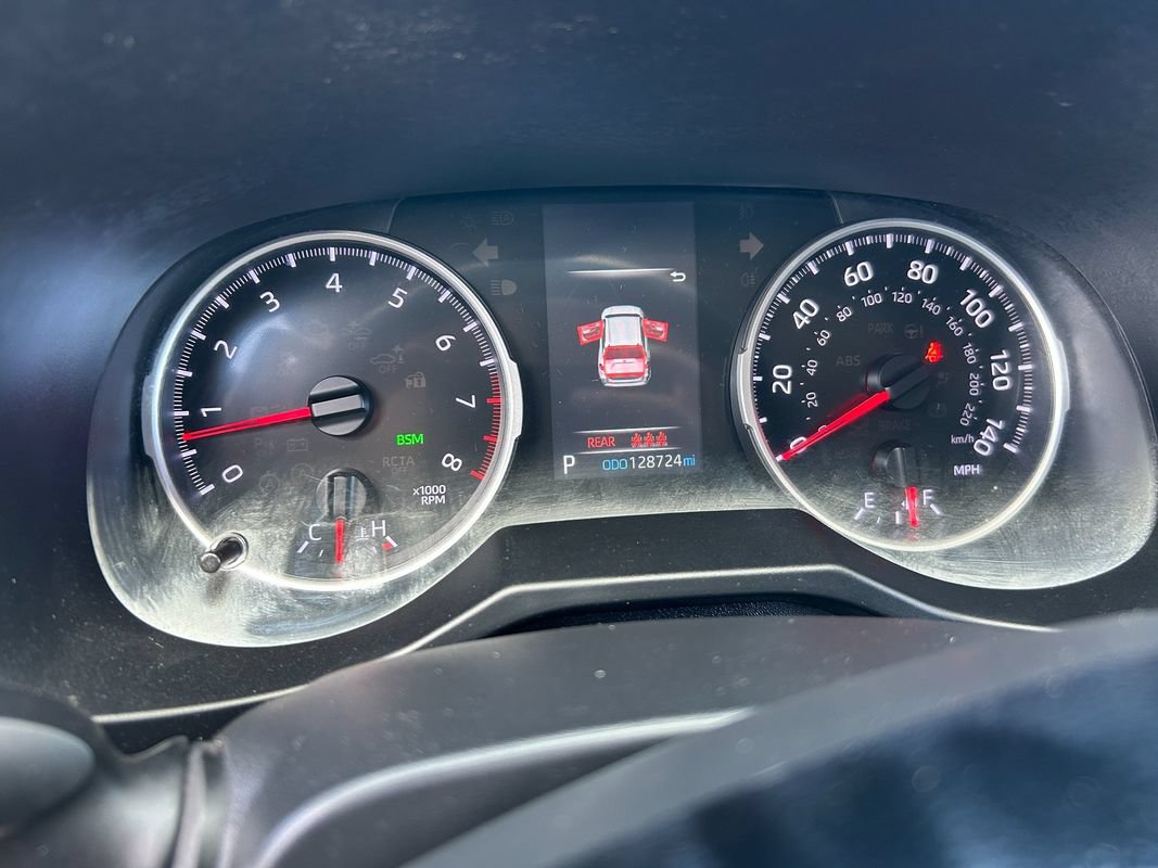 Used 2021 Toyota RAV4 XLE AWD/4WD image 14