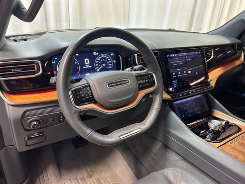Used 2024 Jeep Grand Wagoneer Series III AWD/4WD image 3