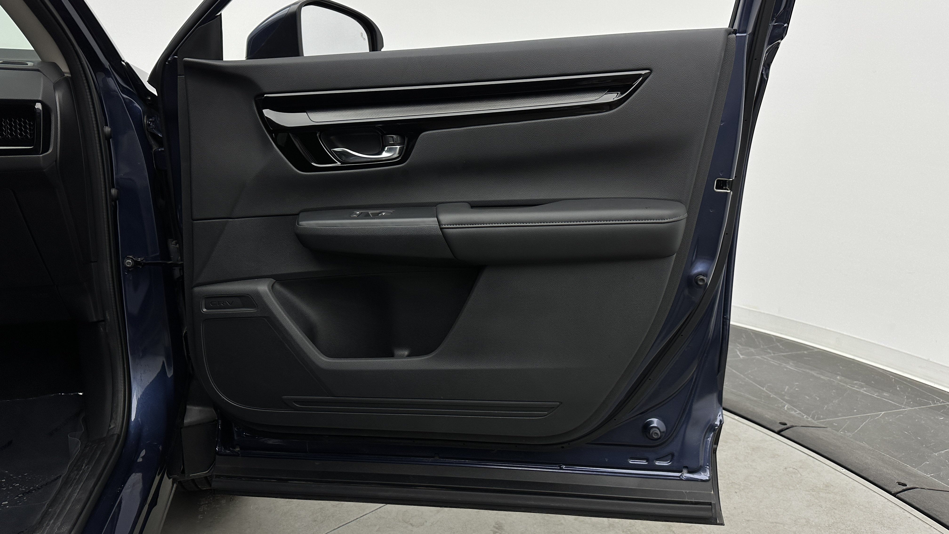 Used 2025 Honda CR-V EX-L image 39