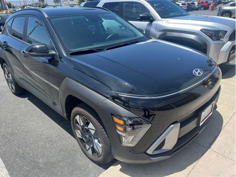 Used 2025 Hyundai Kona SEL AWD/4WD image 3