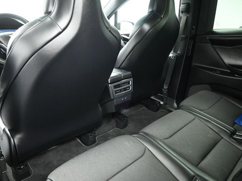 Used 2018 Tesla Model X 75D image 18