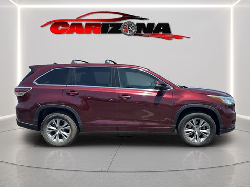 Used 2015 Toyota Highlander Plus FWD image 4