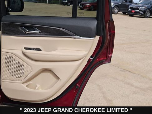 Used 2023 Jeep Grand Cherokee Limited image 28