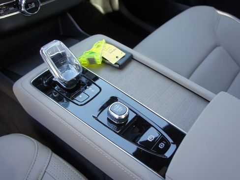 New 2026 Volvo XC90 B6 Plus w/ Protection Package Premier image 13