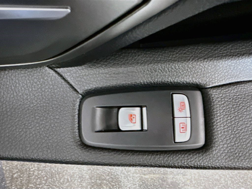 Used 2022 BMW 740i RWD image 30