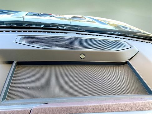 Used 2024 Ford Expedition Limited image 42