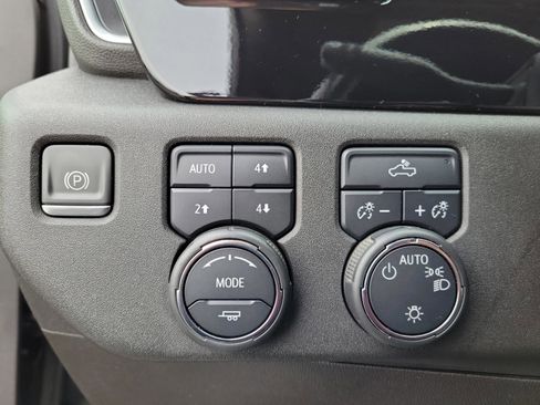 Used 2022 Chevrolet Silverado 1500 LT image 13