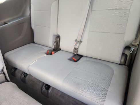 Used 2018 Chevrolet Traverse LT FWD image 18