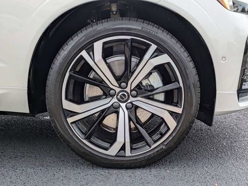 Certified 2025 Volvo XC60 B5 Ultra w/ Protection Package Premier AWD/4WD image 11