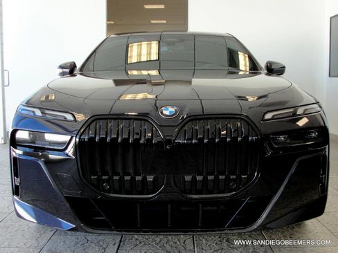 Used 2023 BMW 740i 740i M SPORT PRO+HUD+SWAROVSKI w/ Parking Assistance Package image 40