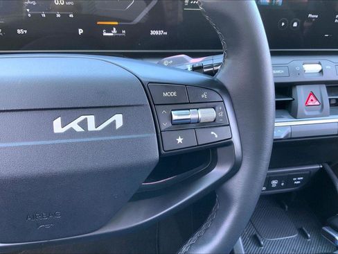 Used 2025 Kia K4 EX image 17
