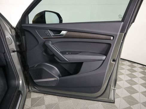 Used 2025 Audi Q5 e Premium Plus w/ Premium Plus Package image 27