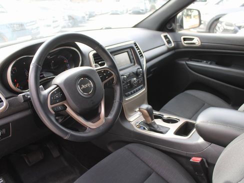 Used 2017 Jeep Grand Cherokee Laredo w/ Quick Order Package 2BE image 19