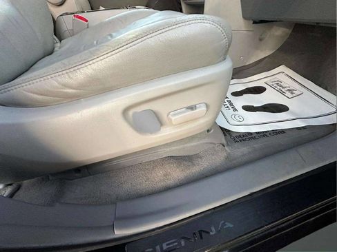 Used 2012 Toyota Sienna Limited image 11