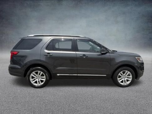 Used 2019 Ford Explorer XLT w/ Equipment Group 202A AWD/4WD image 5
