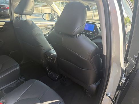 Used 2023 Toyota Highlander Limited AWD/4WD image 27