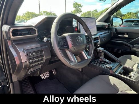 Used 2025 Toyota Tacoma TRD Sport image 18