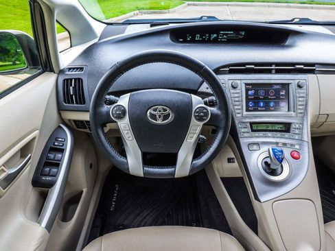 Used 2013 Toyota Prius Five w/ Advanced Technology Pkg FWD image 24