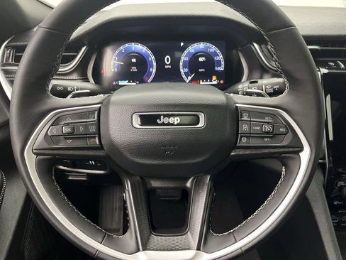 Used 2025 Jeep Grand Cherokee L Altitude AWD/4WD image 19
