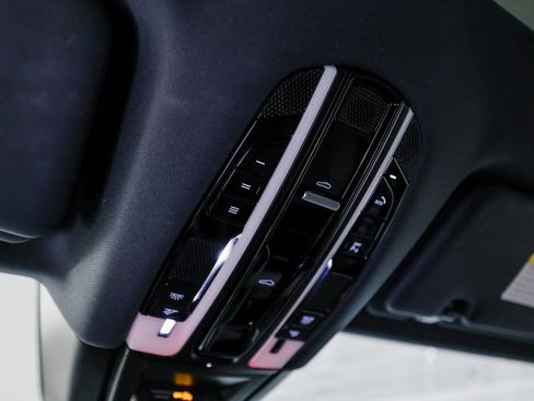 Certified 2023 Porsche Cayenne Platinum Edition image 20