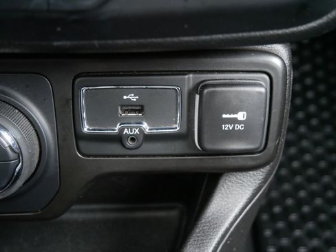 Certified 2023 Jeep Renegade Trailhawk w/ Sun/Sound Group image 28