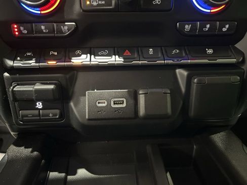 Used 2019 Chevrolet Silverado 1500 High Country w/ High Country Premium Package image 37