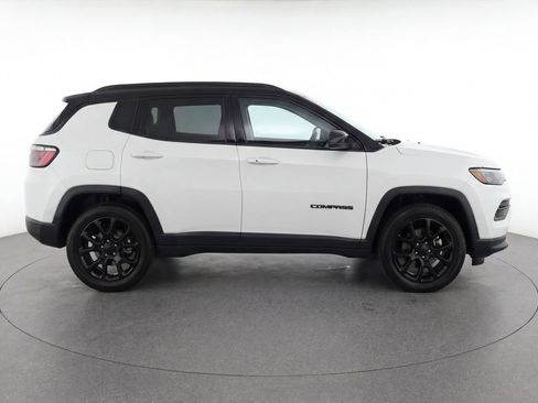 Used 2023 Jeep Compass Latitude w/ Sun and Sound Group AWD/4WD image 8