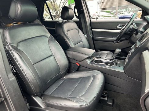 Used 2017 Ford Explorer XLT w/ Equipment Group 202A image 9