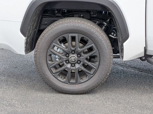 Used 2026 Toyota Tundra Limited AWD/4WD image 13