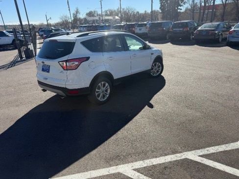 Used 2018 Ford Escape SE w/ SE Sync 3 Package FWD image 17