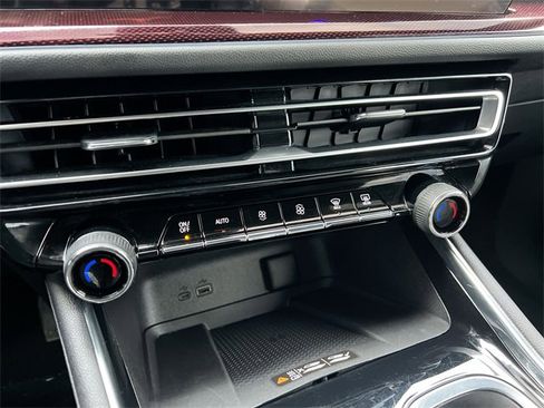 Used 2025 Chevrolet Traverse Z71 w/ Driver Confidence Package image 11