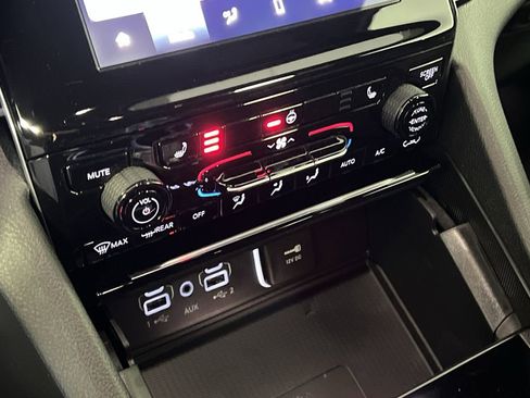 New 2025 Jeep Grand Cherokee Laredo w/ Luxury Tech Group I image 24