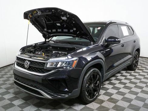 Certified 2023 Volkswagen Taos SE w/ Black Wheel Package image 32