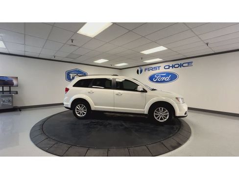 Used 2017 Dodge Journey SXT w/ Premium Group AWD/4WD image 3