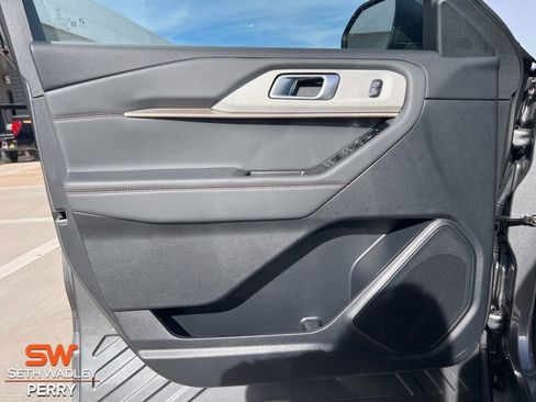 New 2026 Ford Explorer Active w/ Active Comfort Package image 18