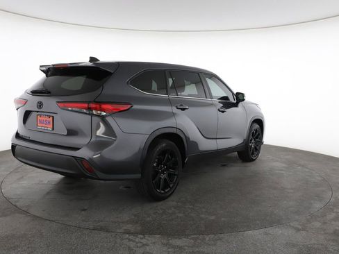 Used 2023 Toyota Highlander L FWD image 12