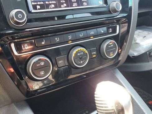 Used 2017 Volkswagen Jetta GLI FWD image 18