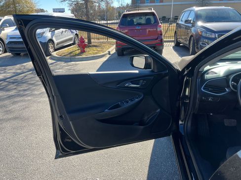 Used 2023 Chevrolet Malibu RS image 23