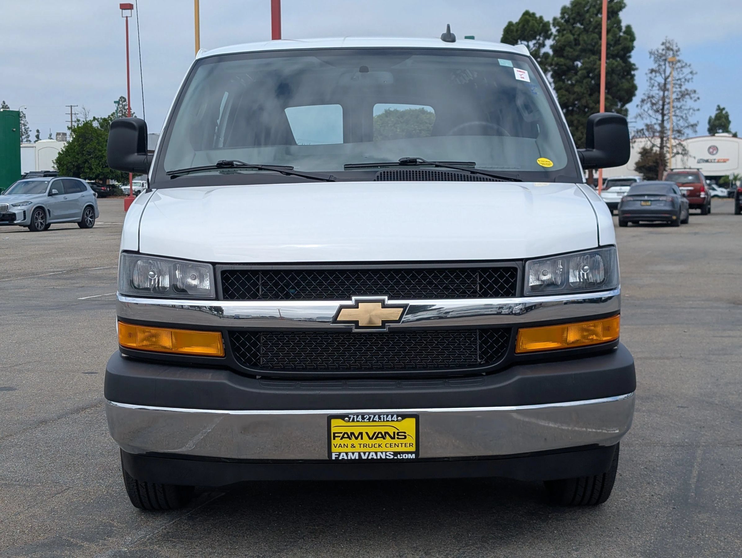 Used 2025 Chevrolet Express 2500 w/ Driver Convenience Package RWD image 2