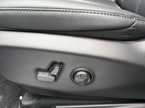 New 2026 Chrysler Pacifica Select image 11