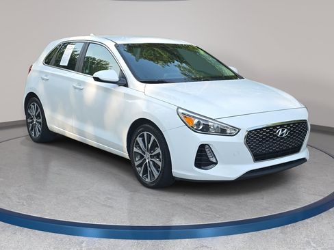 Used 2018 Hyundai Elantra GT FWD image 3