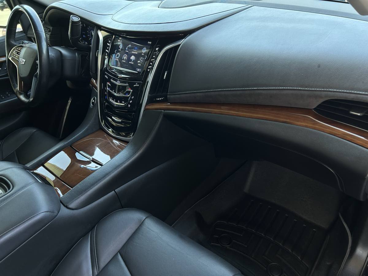 Used 2019 Cadillac Escalade ESV Premium Luxury AWD/4WD image 23