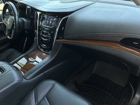 Used 2019 Cadillac Escalade ESV Premium Luxury AWD/4WD image 23