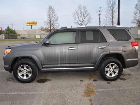 Used 2013 Toyota 4Runner SR5 image 2