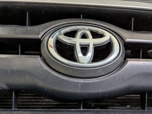 Used 2005 Toyota Tacoma PreRunner image 47